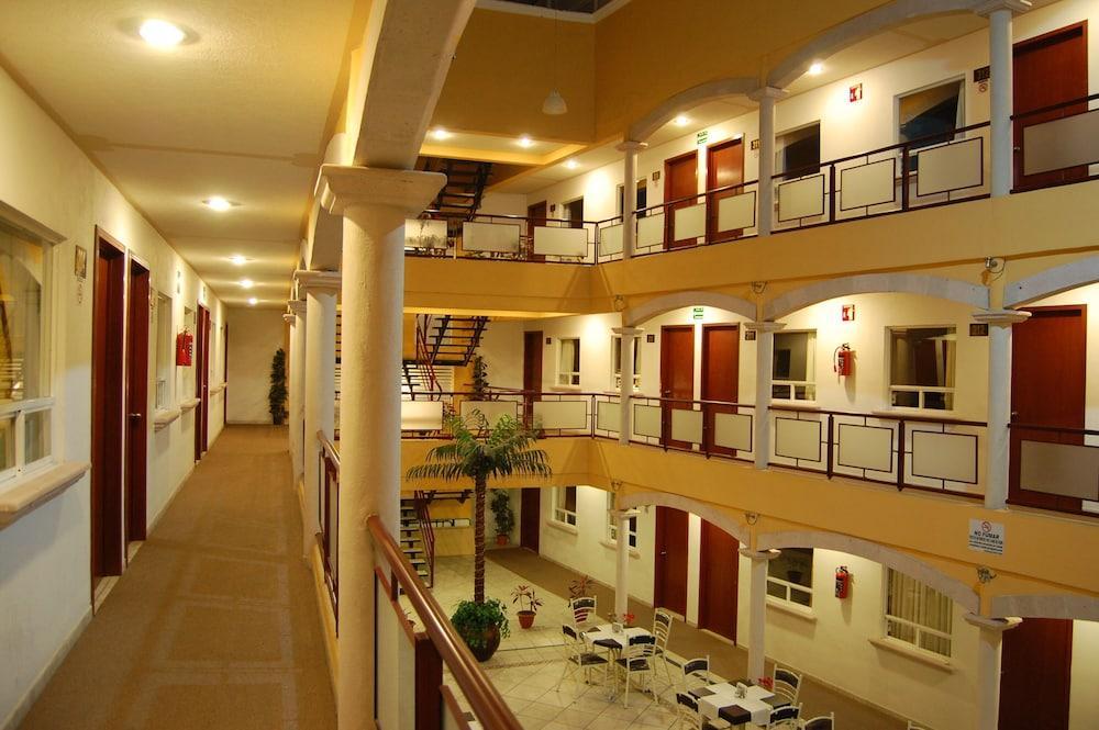 Capital O Hotel Victoria Morelia Exterior photo